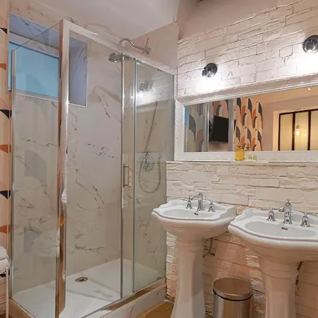 Beautiful And Cosy Small Well Located Apartment *