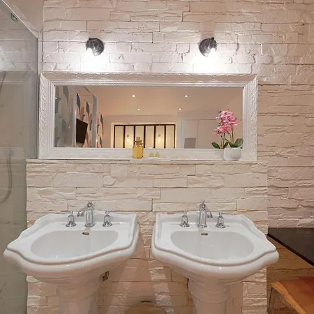 Beautiful And Cosy Small Well Located *